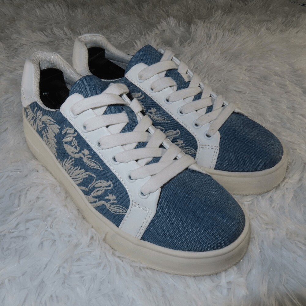 Baretraps Mishelle Blue Denim Floral Sneakers Size 7.5